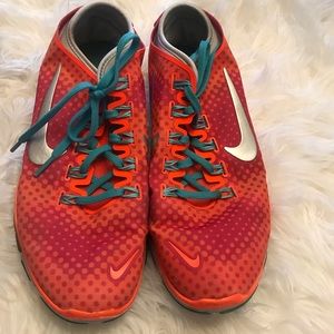 NIKE FREE TR CONNECT PINK AND ORANGE SNEAKERS